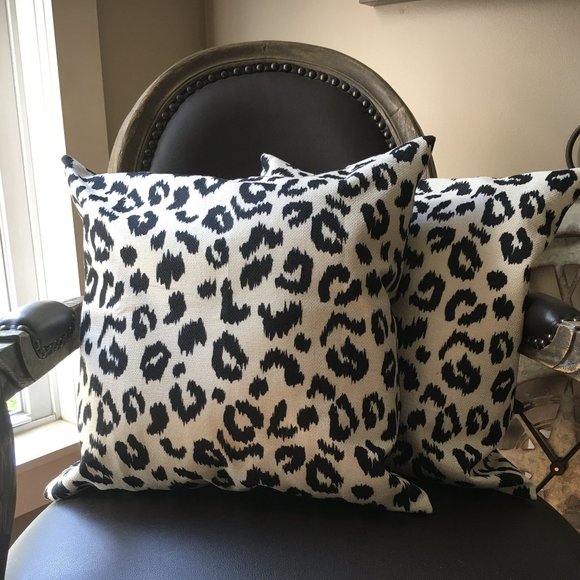 ONLY 2 LEFT! LEOPARD PRINT THROW PILLOW 18" X 18" - Picture 3 of 6